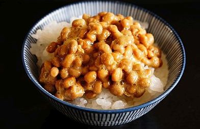 A K2-vitaminban nagyon gazdag nattó nevű japán étel